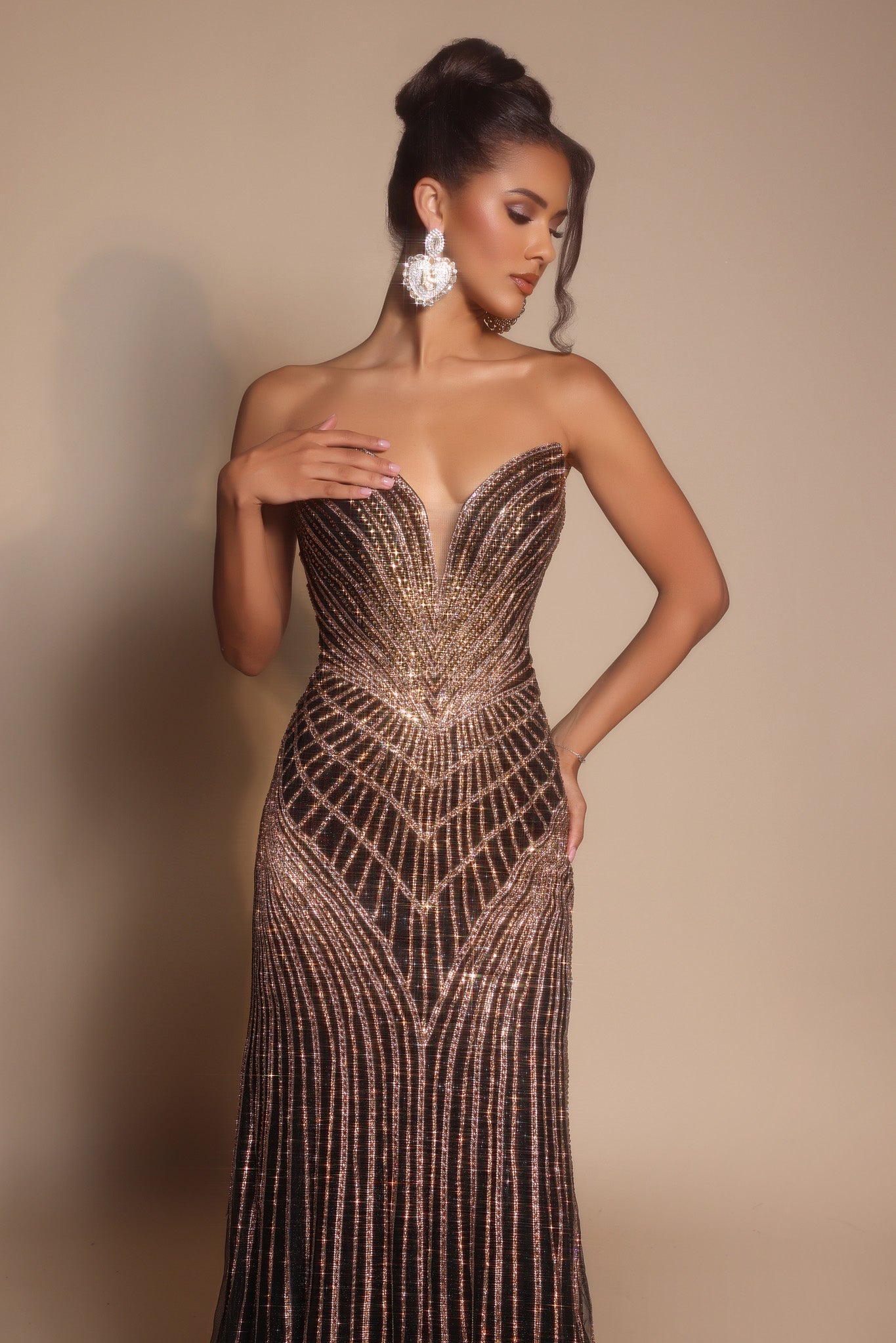 PS26004 Black Gown - Woman in elegant formal dress