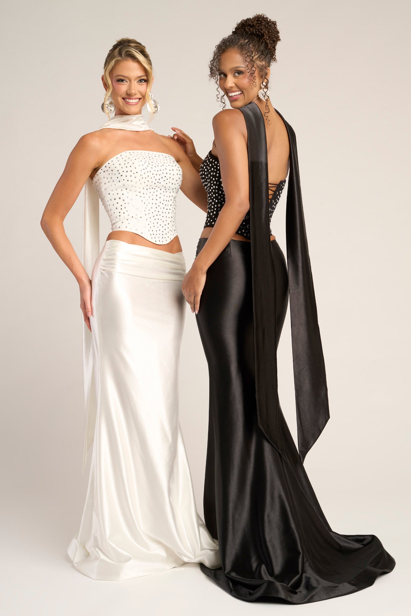 PS26042 – Portia and Scarlett